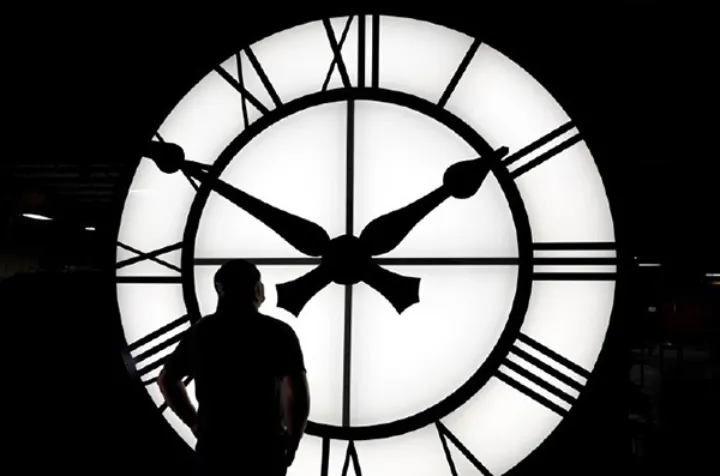 امشب اغلب کانادایی‌ها ساعتشان را یک ساعت به جلو می‌کشند